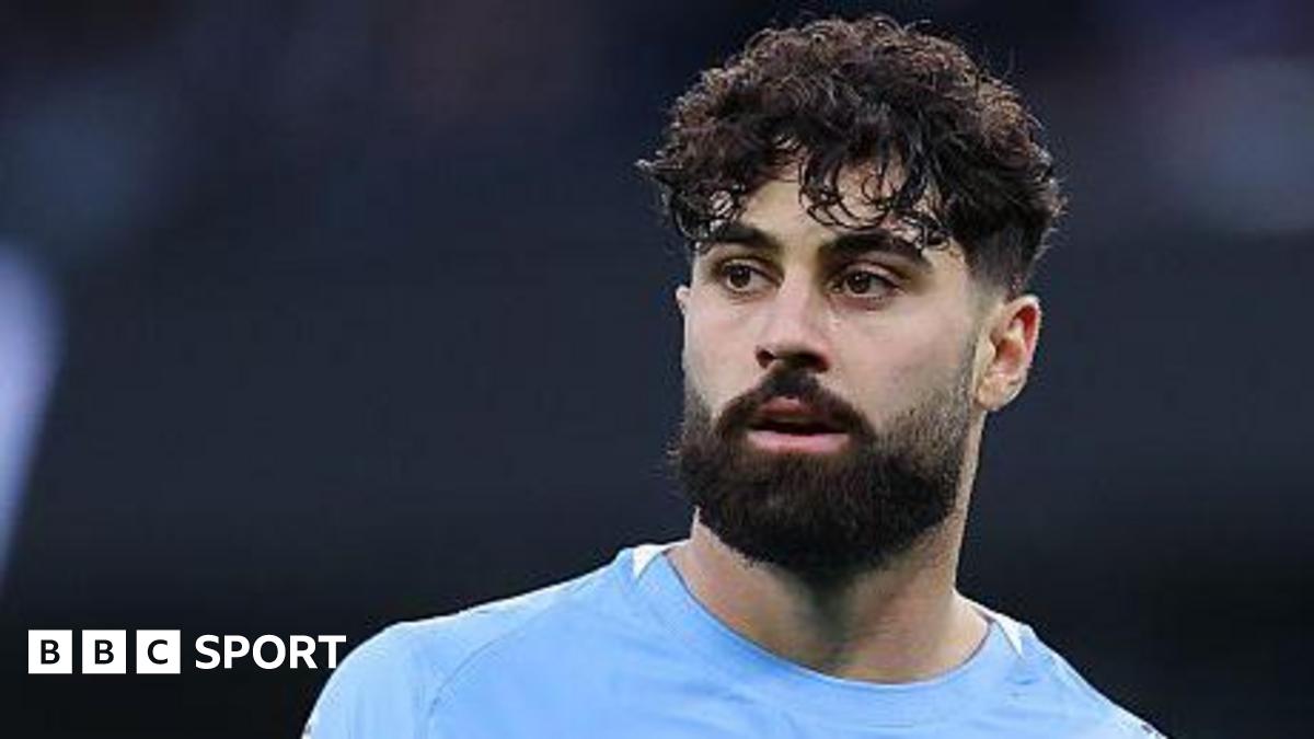 Man City:Josko Gvardiol to have surgery on broken shinbone