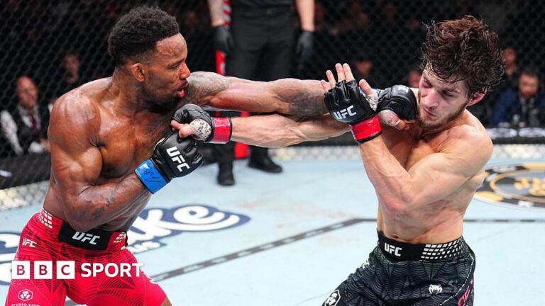 UFC London: Movsar Evloev beats Lerone Murphy to crush title hopes