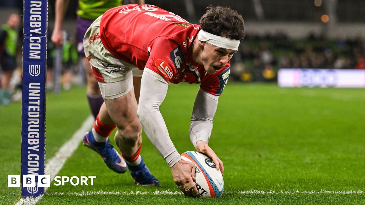 Tom Rogers: Wales wing to join Ospreys from Scarlets
