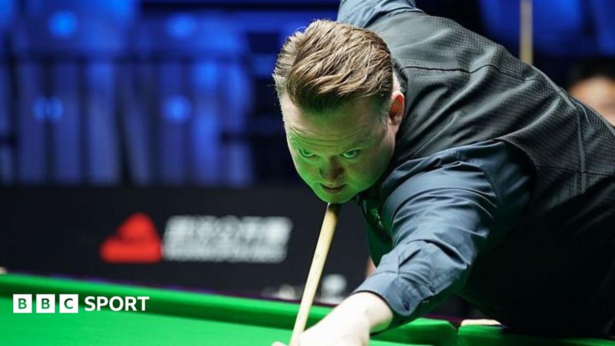 English Open: Shaun Murphy beats Judd Trump in final-frame decider